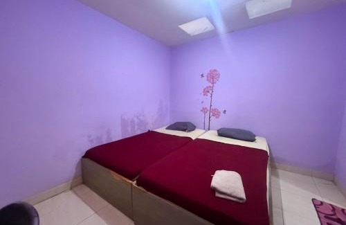 Jakarta Hotel | OYO 94790 Putri Bungsu Residence