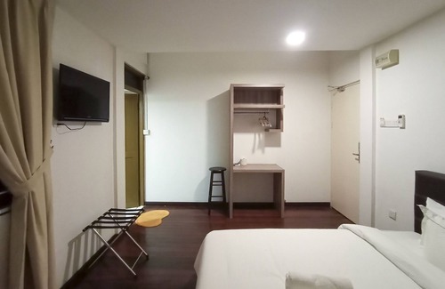 Kuching House | OYO HOME 90260 Natol Homestay London