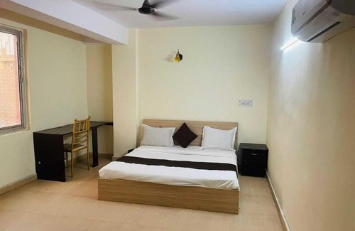 South West Hotel | OYO Hotel A K Continental Near Indira Gandhi International Airport