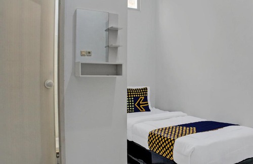 Tanjung Karang Hotel | OYO Life 92509 Maulana Guest House Simpur