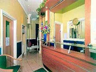 Warwick Hotel | OYO Townhouse New England, London Victoria