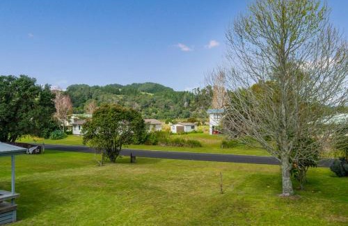 Cooks Beach House | Oyster Bach - Cooks Beach Bach