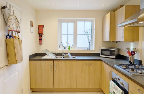 East Wittering Cottage | Oysters - a family house that sleeps 6 guests in 3 bedrooms