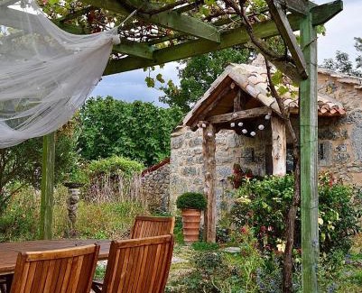 Caylus Bed & Breakfast | Pérard Chambres D’Hotes