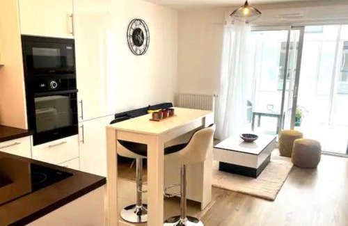 Lorient Apartment | Péristyle - T2 de standing neuf - Balcon