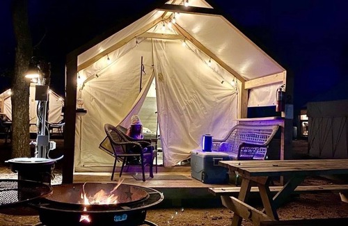 Prairie Lea Cabin | #P Son's Blue River Camp - Glamping Cabin w/2 Queen Beds