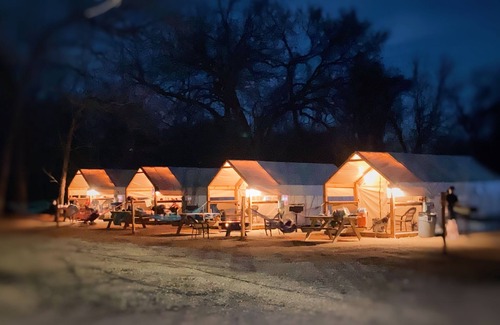 Prairie Lea Cabin | #P Son's Blue River Camp - Glamping Cabin w/2 Queen Beds