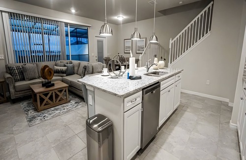 Davenport House | Pacific Brand New 5BR TH Pool in Windsor Island