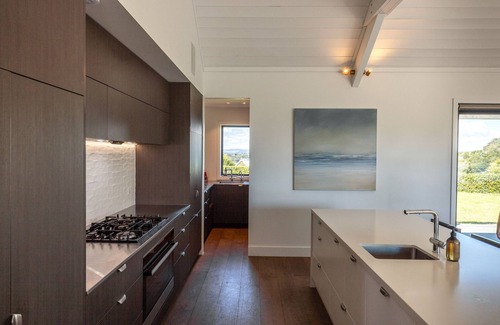 Surfdale House | PACIFIC ESCAPE l Luxury house with SPA & Pool & Sea Views | Be My Guest