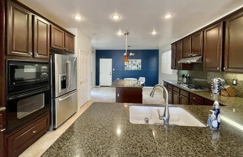 Calabasas House | Pacific Gateway West Hills. Newly updated 5BR/3BA.
