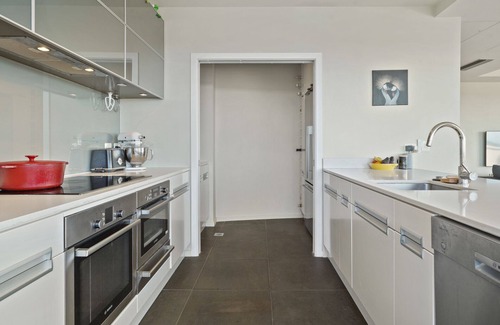 Christchurch City Centre Cottage | Pacific Panorama - Christchurch Holiday Apartment
