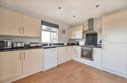 Winnard's Perch Ski Chalet | Padstow Lodge sleeps 4/5 with Hot Tub Terrace