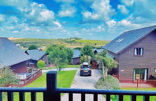 Winnard's Perch Ski Chalet | Padstow Lodge sleeps 4/5 with Hot Tub Terrace