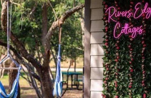 Fredericksburg House | Paintbrush Waterfront Cottage