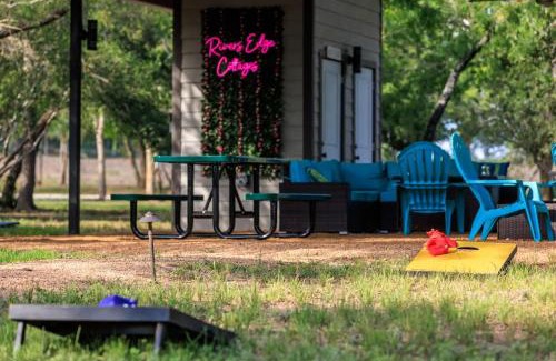 Fredericksburg House | Paintbrush Waterfront Cottage