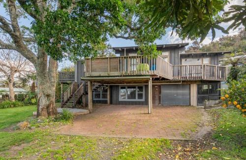 Tairua House | Paku View Retreat - Tairua Holiday Home