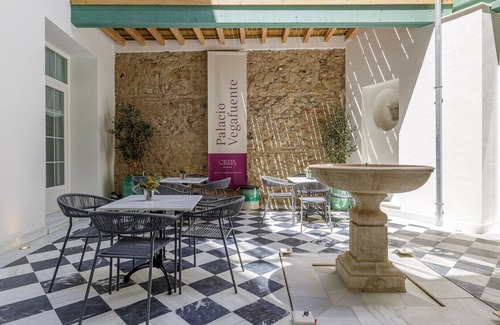La Goleta Apartment | Palacio Vegafuente 2.3