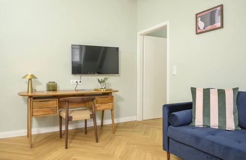 Innere Stadt Apartment | Palais Palffy Hotel Suite in Central Vienna