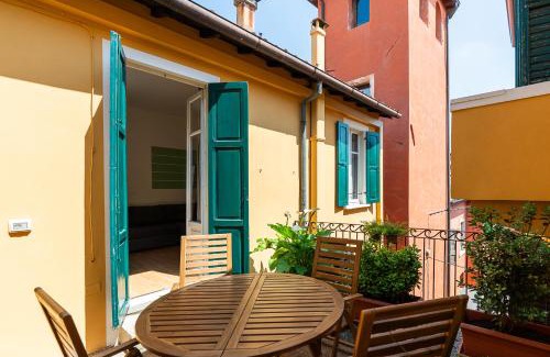 Verona City Centre Apartment | Palazzo delle Guglie by Postcardsfrom