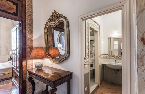 Montecalvario House | Palazzo Doria Suite