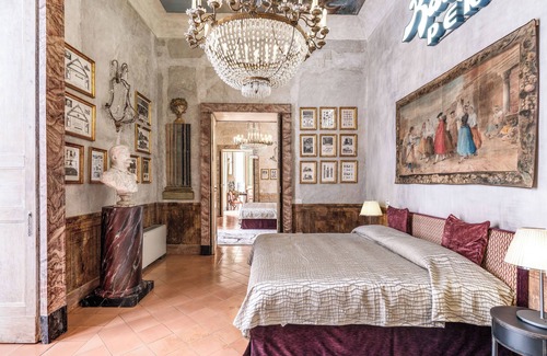 Montecalvario House | Palazzo Doria Suite