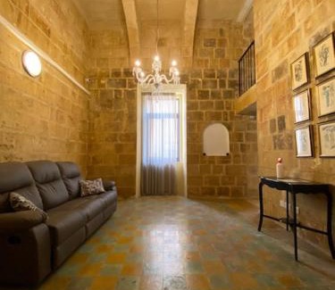 Floriana Apartment | Palazzo Leonardo