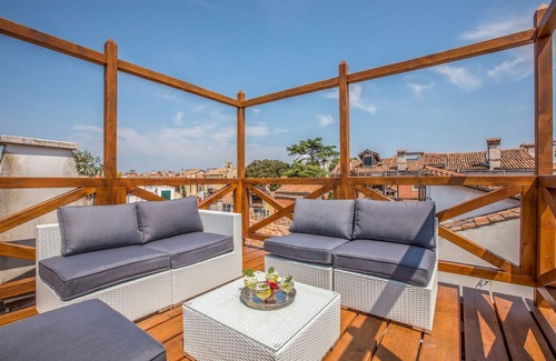 Dorsoduro Villa | Palazzo Navaro - Three Bedroom Villa, Sleeps 6