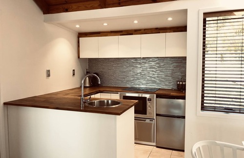 Waiheke Island Villa | Palm Beach Cottage with Private SpaPool, Air-con and Wifi