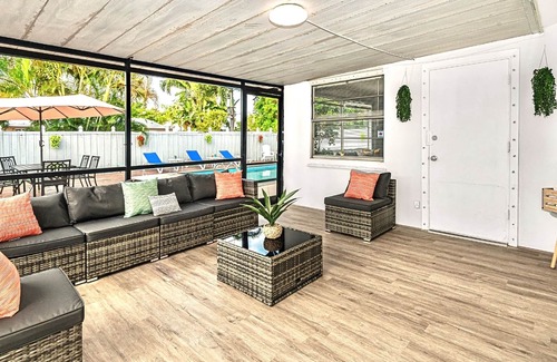 Palm Beach Gardens House | Palm Beach Gardens Paradise - HEATED POOL - 4 MILES TO THE BEACH