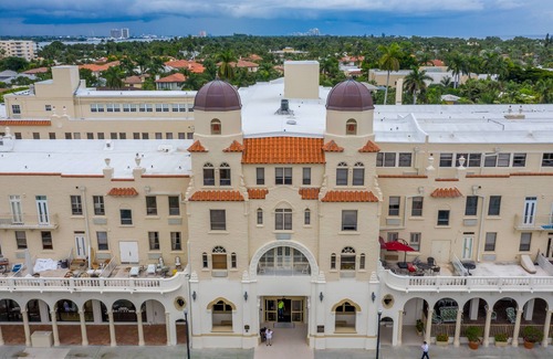 Palm Beach - West Palm Beach Condo | 🏝Palm Beach Island Condo-Hotel, King Corner Studio Close to Beach 24/7 Desk🏖
