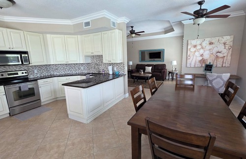 Palm Beach Gardens Condo | Palm Beach Gardens PENTHOUSE Retreat - 10 minutes to the Beach