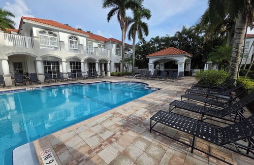 Palm Beach Gardens Condo | Palm Beach Gardens PENTHOUSE Retreat - 10 minutes to the Beach