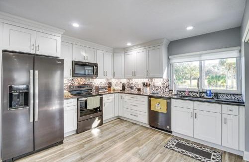 Palm Harbor House | Palm Coast Home with Screened Patio, 3 Mi to Beach!