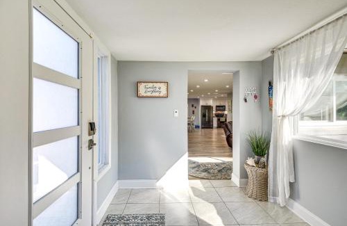 Palm Harbor House | Palm Coast Home with Screened Patio, 3 Mi to Beach!