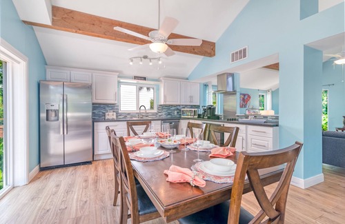 Bay Isle House | Palm Paradise - Pet Friendly Home on Siesta Key w/Large Heated Private Pool & Outdoor Area!