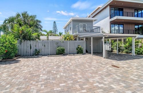 Siesta Key Cottage | 🌴 Palm Shade Cottage | Charming 1-Bedroom in SK, Access to Pool, Walk to Beach!