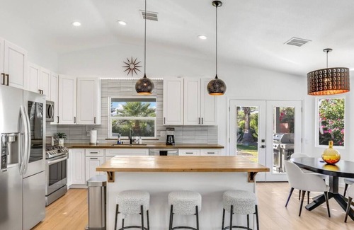 Racquet Club South House | Palm Springs Pool Home | Spa + Family Retreat