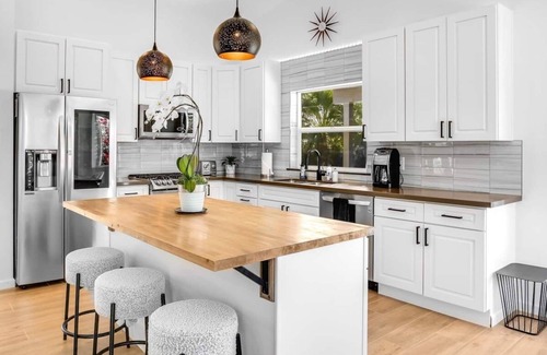 Racquet Club South House | Palm Springs Pool Home | Spa + Family Retreat