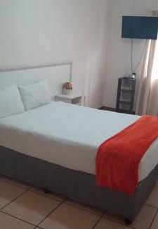 Manzini House | Palm Tree BnB, Manzini