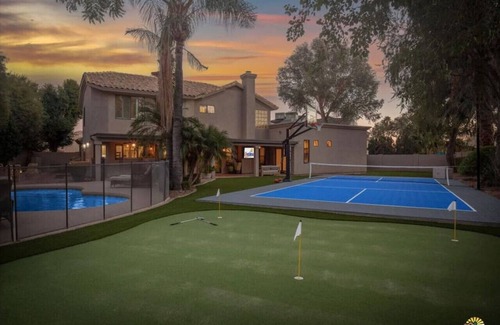 Paradise Valley Village Villa | Palm Tree Paradise+Sportcourt+Putting Green+Tetherball+Game Room+Heated Pool & Spa