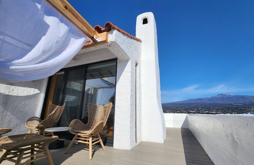 Seogwipo City House | Palm Tree Villa. 외돌개, 올레시장,천지연폭포 인접