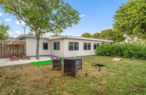 Central Oakland Park House | Palm Vista House|4BD|EV|Minutes From Downtown
