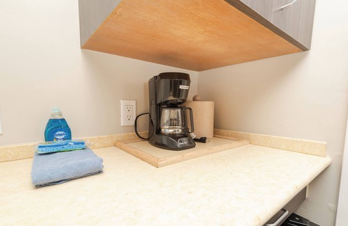 Waikiki Apartment | Palms at Waikiki by Tropical Escapes