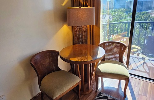 Waikiki Apartment | Palms at Waikiki by Tropical Escapes