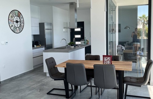 Maslenica Apartment | Palms & Beach Maslenica - right by the sea with jetty