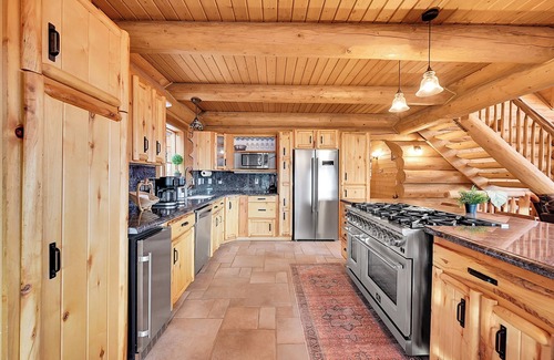 Bailey House | Panaromic Mountain Views, Hot tub, Geodesic Dome, Game room!