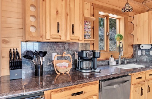 Bailey House | Panaromic Mountain Views, Hot tub, Dome, Game room, Red rocks!