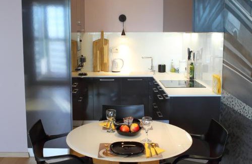 Old Town Apartment | Panorama Oasis - Free Parking on site - Air Con - Biz WiFi - Netflix