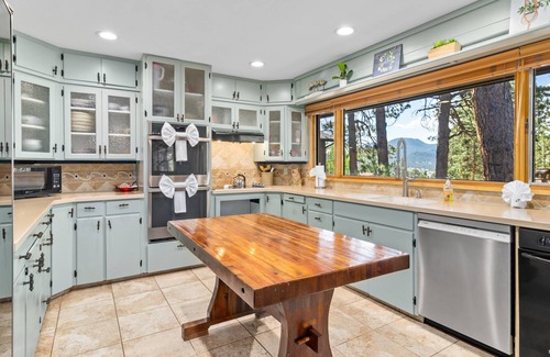 Stanley Hills House | Panorama Vacation Home By Estes Park Homes 6 Bedroom Home by RedAwning