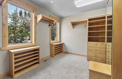 Powell Butte House | Panoramic Cascade Views from a Sprawling Residence in Brasada Ranch